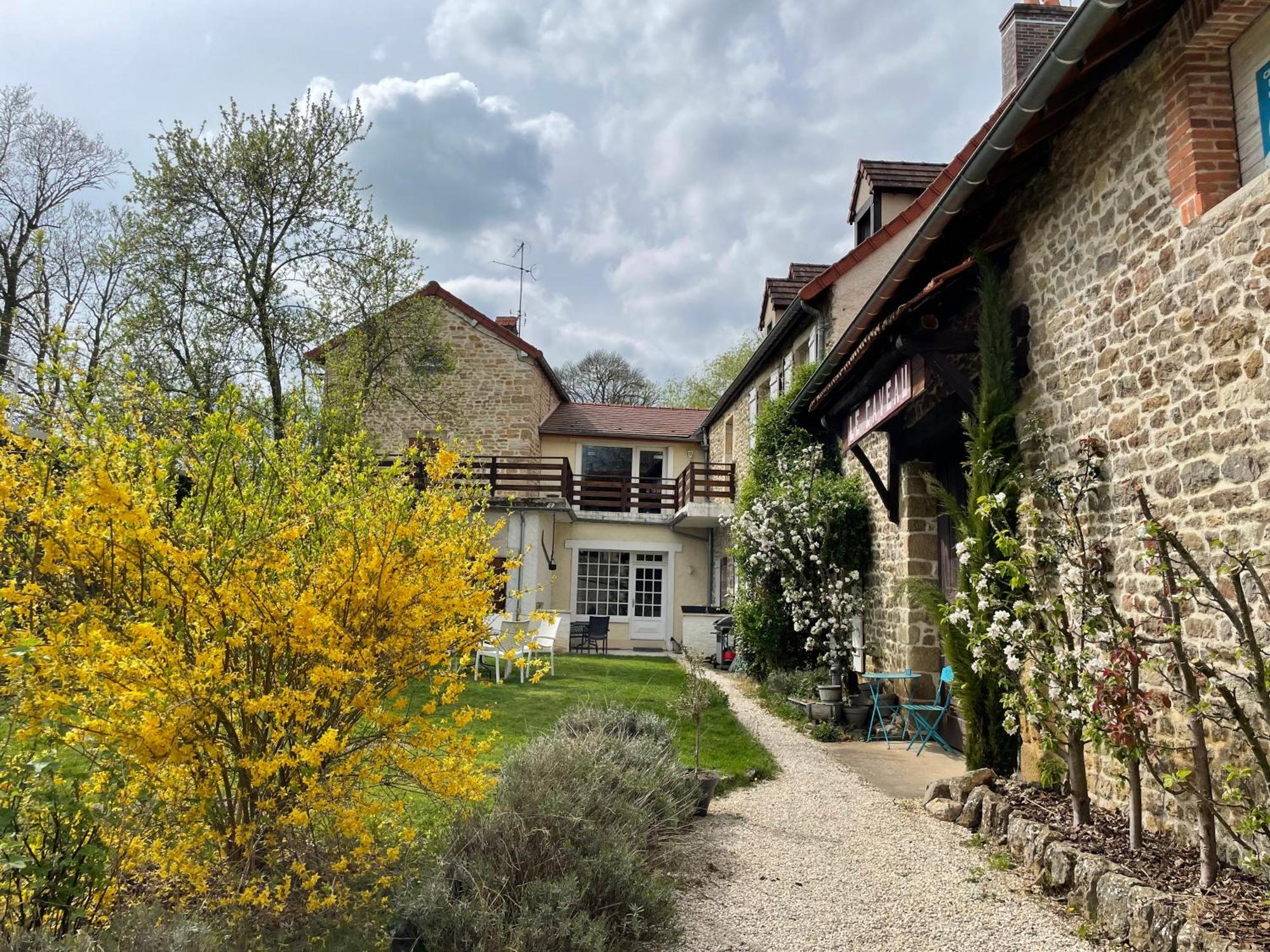 Domaine De Vandenesse Et Spa Kültér fotó